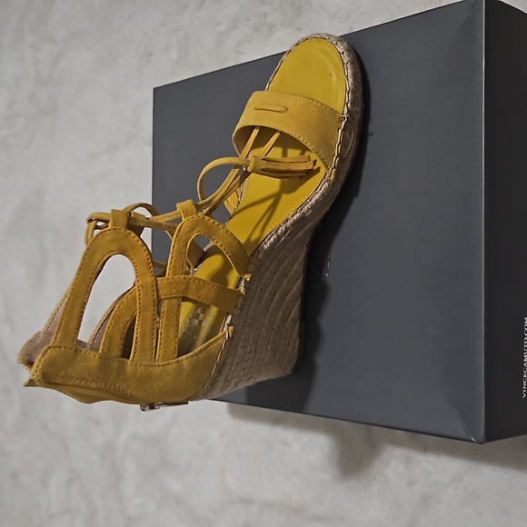 Never worn Vince Camuto "Yellow Narcissuss" True Suede Espadrilles - Picture 3 of 3